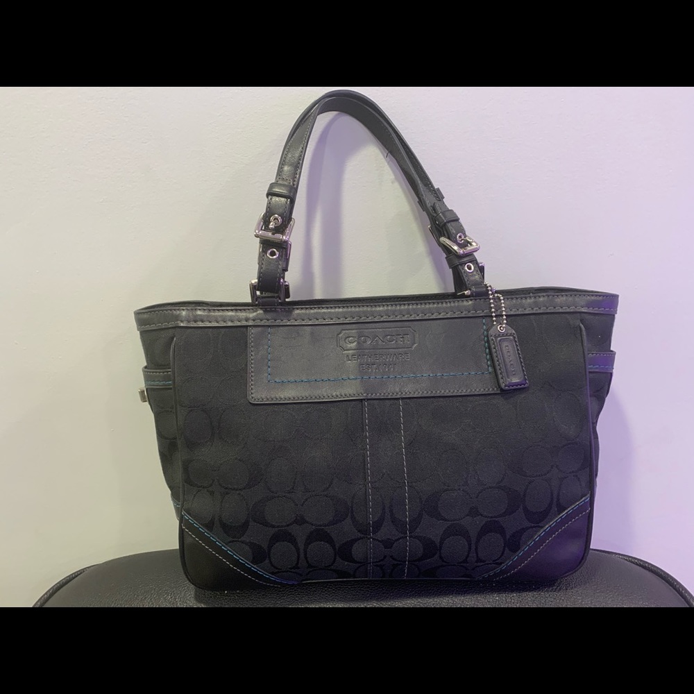 Coach handcrafted leatherware handbag #G05M-8K49